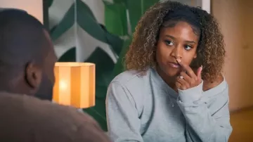 EZwear Solid Color Asymmetrical Collar Drop Shoulder Cropped Top worn by Francesca as seen in Love Is Blind: UK (S03E07)