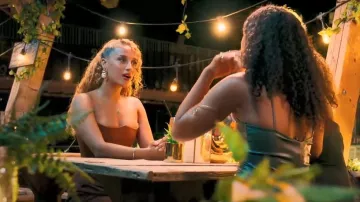 Robe bustier en satin et velours Persephone de House of CB portée par Cuba Riggs dans l'épisode 7 de la saison 3 de Love Is Blind : UK.