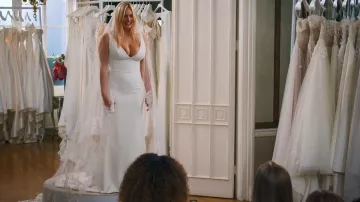Robe Evelie Alba portée par Faye Domaille dans l'épisode « Love Is Blind : UK » (S03E09)