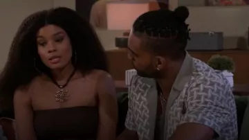 Chemise Reiss Palco portée par Izaiah Hawthorne (David Lami Friebe) dans l'épisode « Beyond the Gates » (S02E151).