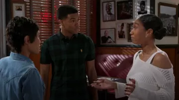 Polo Ralph Lauren Blackwatch à carreaux porté par Tyrell Richardson (Jaden Lucas Miller) dans l'épisode « Beyond the Gates » (S02E154).