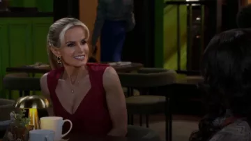Top tipo vendaje Icon de House of CB usado por Vanessa McBride (Lauren Buglioli) como se ve en Beyond the Gates (T02E143)