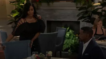 Jupe longue en jean Akira You Got Me Spinning portée par Dana « Leslie » Thomas (Trisha Mann) dans Beyond the Gates (S02E141)