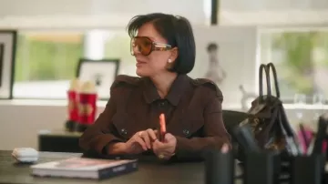 Chaqueta de campo de viscosa y lana de Tom Ford usada por Kris Jenner, como se ve en The Girls: A Khloé Kardashian Project (T01E03).