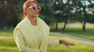 Gafas de sol Prada con montura estilo ojo de gato usadas por Yris Palmer, tal como se ve en The Girls: A Khloé Kardashian Project (T01E04).