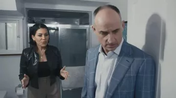 Chaqueta corta de piel sintética de Zara usada por Page Turner, como se ve en Love It or List It (T21E09).