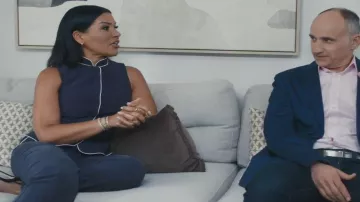 Pantalon Zara à passepoil contrastant porté par Page Turner dans l'épisode « Love It or List It » (S21E10)