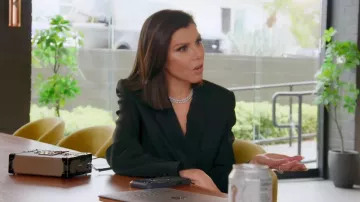 Sac Louis Vuitton Petite Malle en toile Monogram Noir/Blanc Édition Limitée porté par Heather Dubrow dans l'épisode 8 de la saison 20 de The Real Housewives of Orange County.