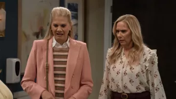 Ceinture en cuir Isabel Marant Dara portée par Leanne (Leanne Morgan) dans l'épisode Leanne (S02E06)