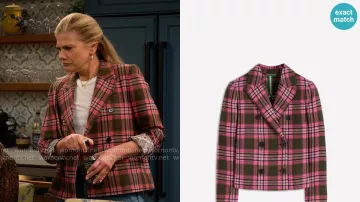 Blazer a cuadros rosa y verde de Leanne (Leanne Morgan) en Leanne (T02E01)