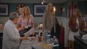 Coach Cassie 19 Black/Gold Crossbody worn by Leanne (Leanne Morgan) as seen in Leanne (S02E08)