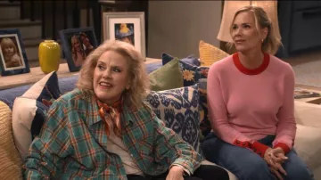 Pull Boden Grace Colour Block porté par Leanne (Leanne Morgan) tel que vu dans Leanne (S02E09)