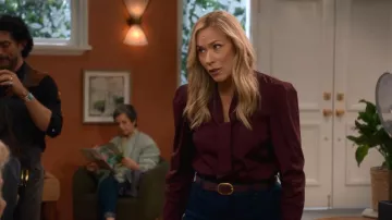 Haut avant à décolleté en V à manches en V porté par Leanne (Leanne Morgan) tel que vu dans Leanne (S02E09)