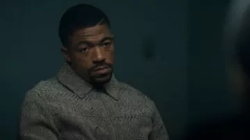 Veste Jacquard texturée Zara portée par Charles (Steven G. Norfleet) telle que vue dans Beauty in Black (S03E04)