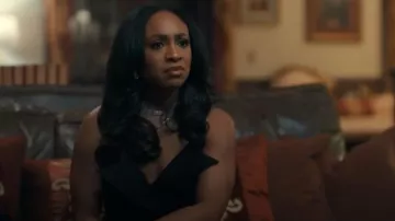 Robe mini bustier Bardot Arvess portée par Kimmie (Taylor Polidore) telle que vue dans Beauty in Black (S03E06)