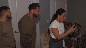 Pull gaufré Purple Brand Flames porté par DJ Pauly D tel que vu dans Jersey Shore : Vacances en famille (S08E34)