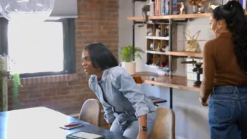 Combinaison en jean à manches bouffantes à manches bouffantes taille taille moyenne portée par Lizzy Mathis, telle que vue dans Honest Renovations (S04E03)