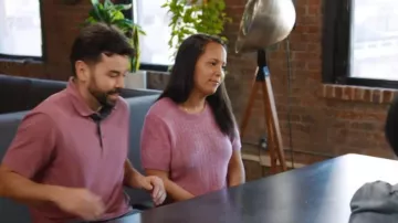 Pull Universal Thread à manches courtes à manches courtes en pointelle à col rond porté par Lizzy Mathis, tel que vu dans Honest Renovations (S04E03)