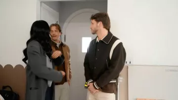Bomber Jacket Zara Contrast portée par Travis Jones telle que vue dans Honest Renovations (S04E03)