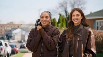 Veste Aritzia Wilfred Falcon en cuir UnReal portée par Jessica Alba telle que vue dans Honest Renovations (S04E03)