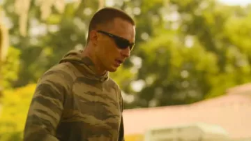 Lunettes polarisées noires Flying Fisherman Key Largo portées par Rafe Cameron (Drew Starkey) telles que vues dans Outer Banks (S05E09)