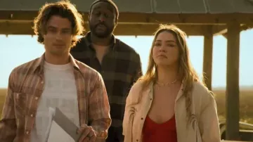 Camisa de manga corta de Katin Bahama usada por Sarah Cameron (Madelyn Cline) vista en Outer Banks (S05E10)