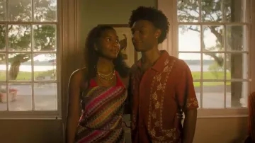 Camisa Rhythm Sun en óxido usada por Pope Heyward (Jonathan Daviss) como se ve en Outer Banks (S05E10)