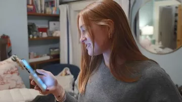 Jersey de lana/dinero Almina Concept Oversize llevado por Roqan Henchy visto en Next Gen NYC (S02E10)