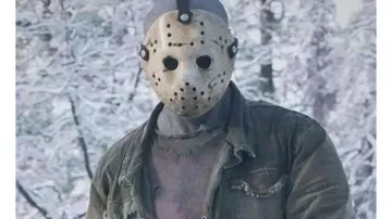 Ne jamais randonner dans la neige Jason Voorhees Jacket (Vincente DiSanti) dans JASON VOORHEES vs LEATHERFACE vs GHOSTFACE vs MICHAEL MYERS | Film de fans de bataille d’horreur