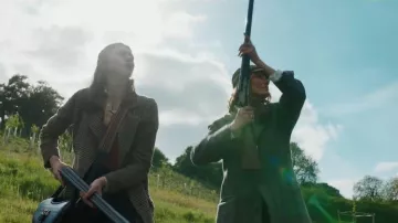 Trench-coat à carreaux Ralph Lauren porté par Charly Horniman (Jasmine Blackborow) tel que vu dans The Gentlemen (S02E01)