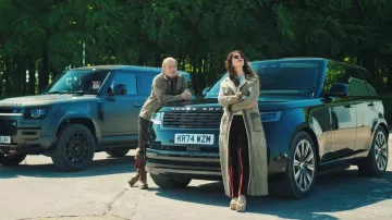 Mules en coin Gucci Carmen ornées de toile en jacquard portées par Susie Glass (Kaya Scodelario) telles que vues dans The Gentlemen (S02E01)