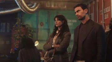 Gucci The Hobo Peggy Bamboo worn by Susie Glass(Kaya Scodelario) as seen in The Gentlemen (S02E03)
