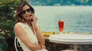 Gafas de sol rectangulares Prada PR B06S que lleva Bella (Benedetta Porcaroli) como se ve en The Gentlemen (S02E03)