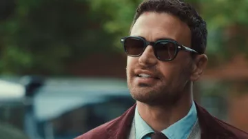 Lunettes de soleil noires de Jimmy Fairly The Napoli Medium portées par Eddie Horniman (Theo James) telles que vues dans The Gentlemen (S02E03)