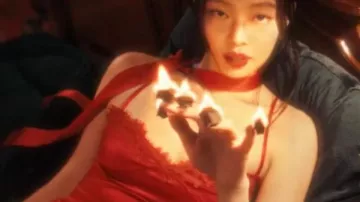 Vestido rojo Jennie Kim Fallen Angel de Jennie Kim en JENNIE - FALLEN ANGEL (Vídeo oficial)