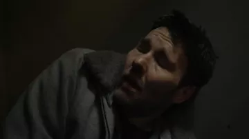 Veston bomber gris clair porté par Jason Dessen / Jason2 (Joel Edgerton) tel que vu dans Dark Matter (S02E01)