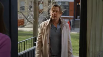 Manteau Reiss Moat Mélange de Laine porté par Ryan Holder (Jimmi Simpson) tel que vu dans Dark Matter (S02E01)