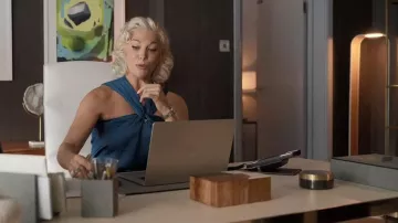 Pendientes de Lanza de Cristal de Alexis Bittar de Solanales usados por Rebecca Welton (Hannah Waddingham) tal como se ve en Ted Lasso (S04E05)
