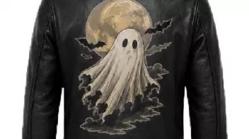 Halloween 2026 veste en cuir Black Bikers à imprimé fantôme de Ryan Gosling dans une TEMPÊTE ÉNORME à SPIRIT HALLOWEEN à Pittsburg PA 2026 ! Halloween 2026 !