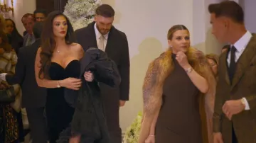 Manteau long NBD Nadia porté par Jenni Farley tel que vu dans Jersey Shore : Vacances en famille (S08E36)