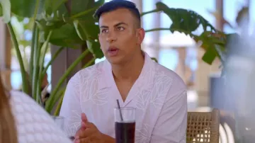 Boohooman Palm Jersey Jersey Short Oversize brodée et ensemble short décontracté porté par Junaid Ahmed, comme on le voit dans The Only Way Is Essex (S37E08)
