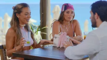 Collier de perles de style océanique bohème en 2 pièces par Shein porté par Courtney Green tel que vu dans The Only Way Is Essex (S37E09)