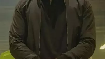 La veste bomber d’Eddie Horniman de The Gentlemen S01 portée par Eddie Horniman (Theo James) dans The Gentlemen (S01)