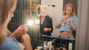 Sudadera pesada de doble cremallera de Daily Drills llevada por Alix Earle vista en Earle se encuentra con el mundo (S01E08)