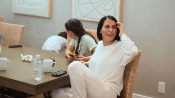 Eberjey Cozy Time Jogger porté par Ashley Dupré tel que vu dans Earle rencontre le monde (S01E08)