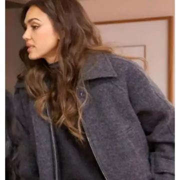 Honest Renovations S04 Jessica Alba Grey Jacket (Jessica Alba) dans Honest Renovations (S04E02)