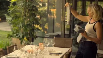 Camiseta de tirantes de algodón acanalado Cos usada por Karen van der Made (Loes Haverkort) como se ve en The Perfect Lie (S01E02)