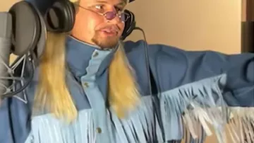 Oliver Tree Cowboy déchire sa veste à franges