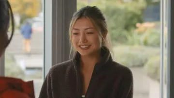 Aritzia Polartec® Thermal Pro™ Highlands 1/2 Zip portée par Teagan Tao (Miku Martineau) telle que vue dans Crew Girl (S01E04)