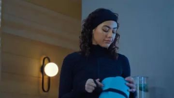 Veste Lululemon Define portée par Britney Garner (Sage Linder) telle que vue dans Crew Girl (S01E07)
